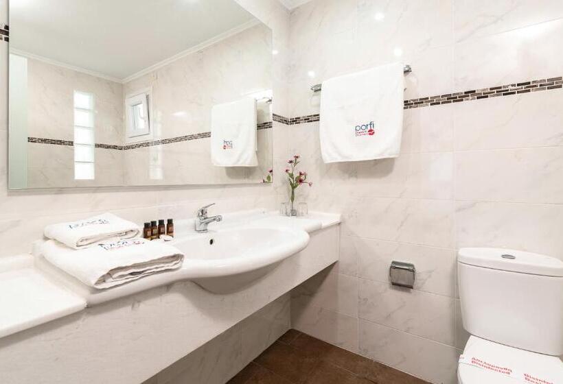 בית מלון כפרי Porfi Beach