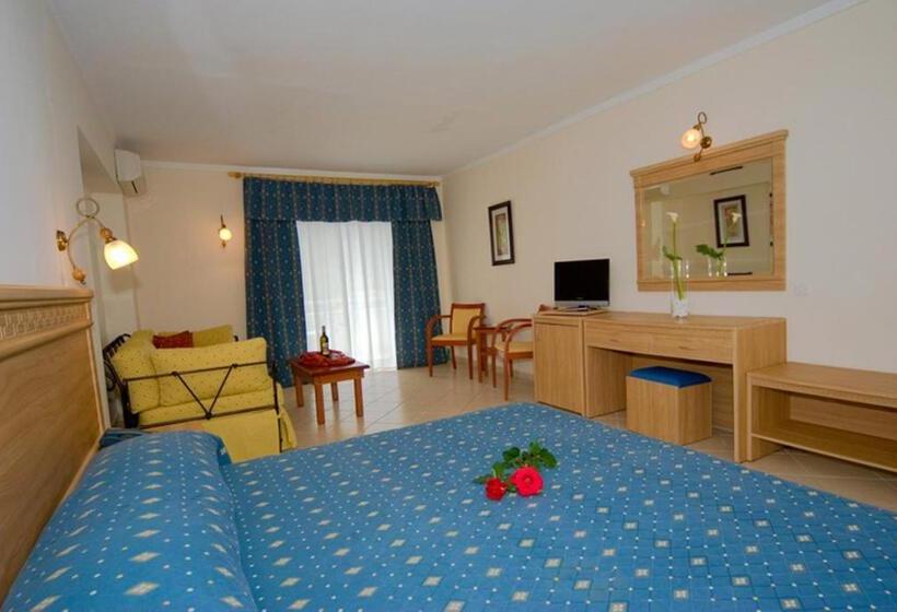 בית מלון כפרי Porfi Beach