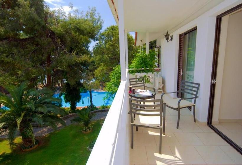 בית מלון כפרי Porfi Beach