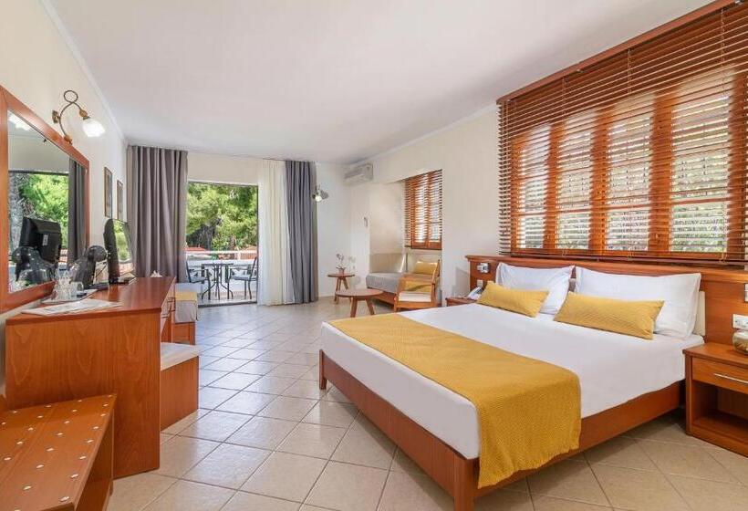 בית מלון כפרי Porfi Beach