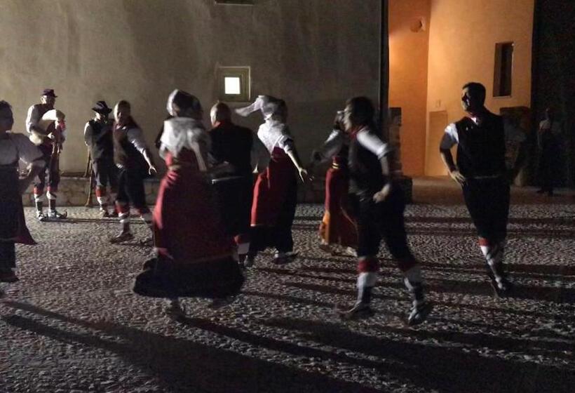 Отель Albergo Diffuso Sotto Le Stelle