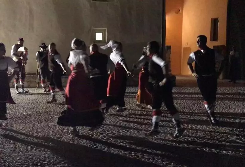 Hotelli Albergo Diffuso Sotto Le Stelle