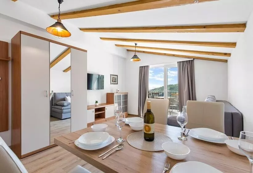 پانسیون Pansion Villa Betina