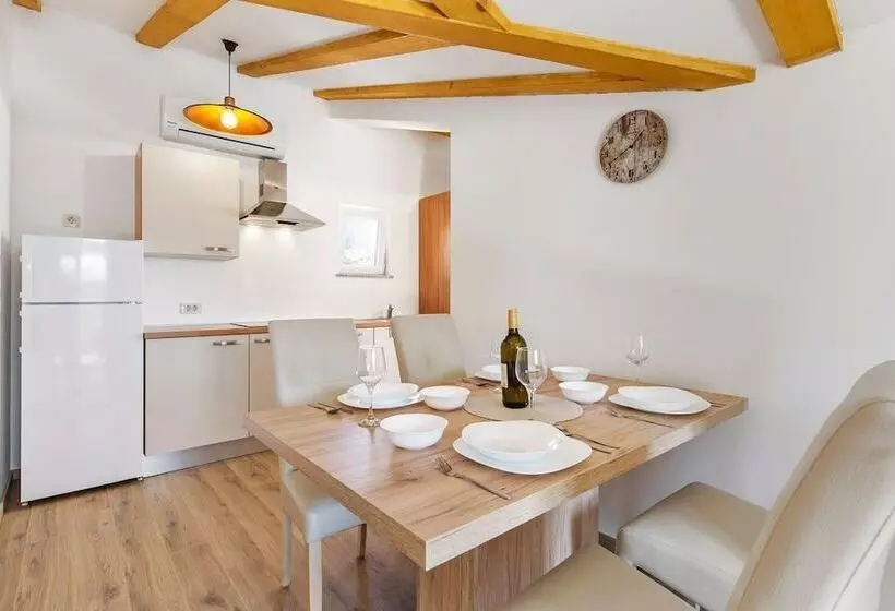 پانسیون Pansion Villa Betina