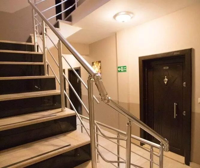 هتل Evren Konukevi