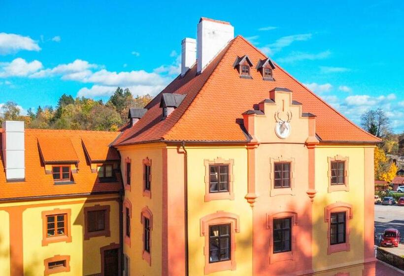 هتل Vila Lovců Králových