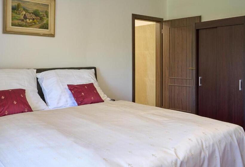 هتل Vila Lovců Králových