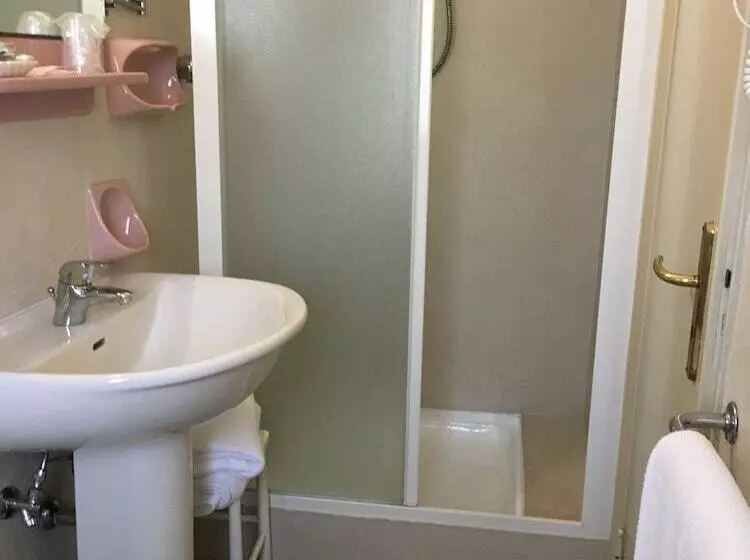 فندق Deanna Golf