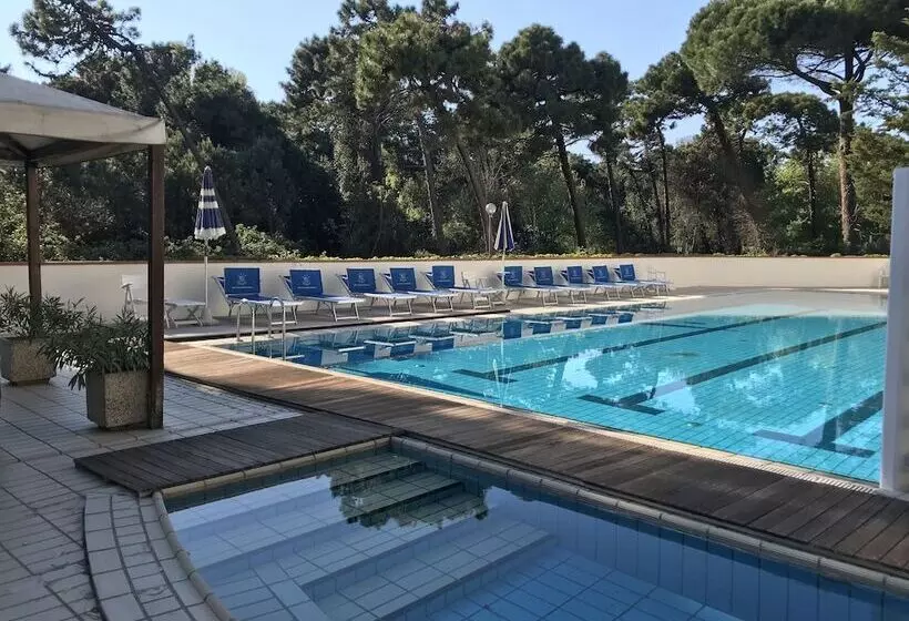 فندق Deanna Golf