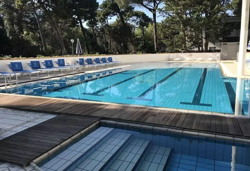 فندق Deanna Golf