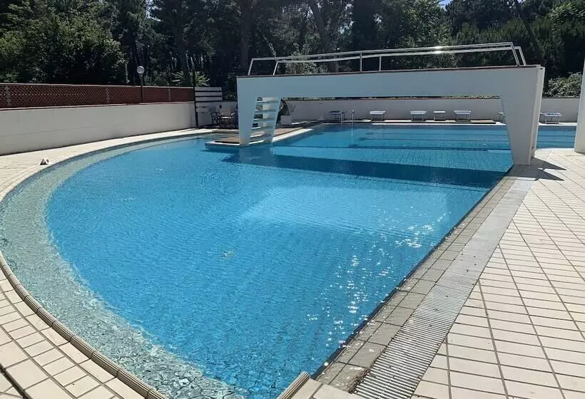 فندق Deanna Golf