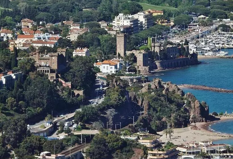 فندق Hôtel De La Corniche D'or