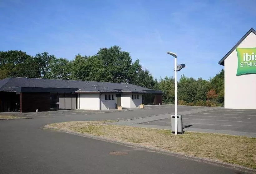 Отель Ibis Styles Segre