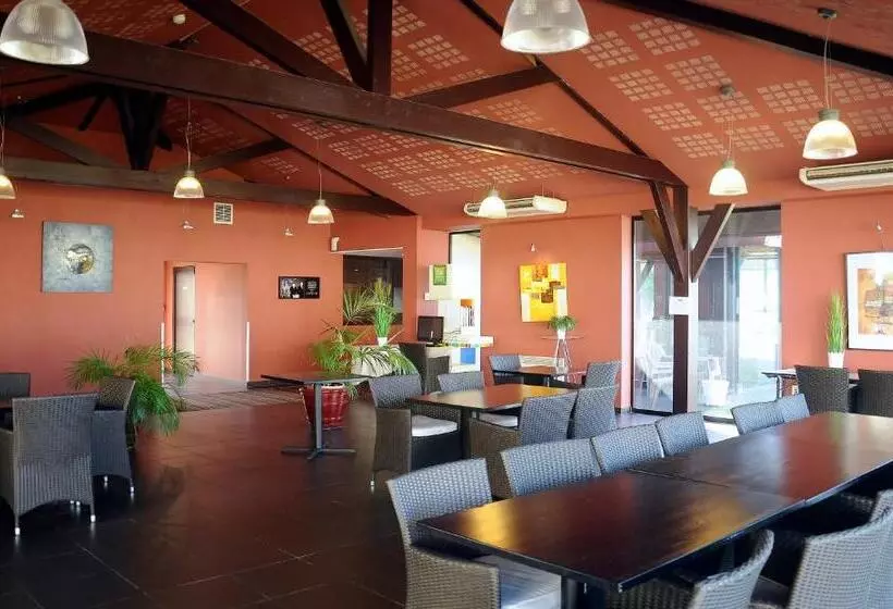 Отель Ibis Styles Segre