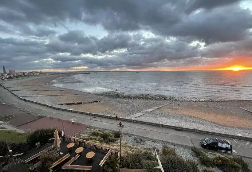 Logis Hotel   La Petite Rade