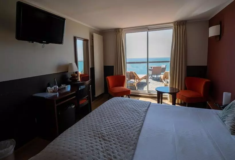 Logis Hotel   La Petite Rade