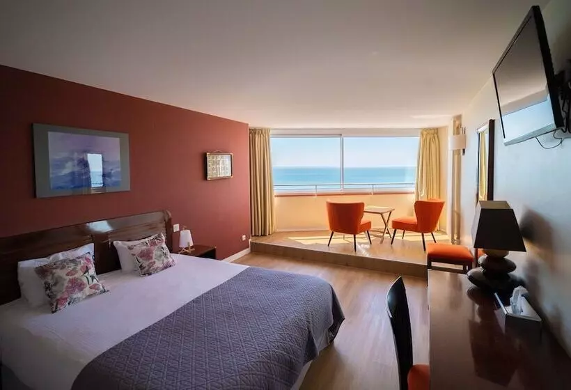 Logis Hotel   La Petite Rade