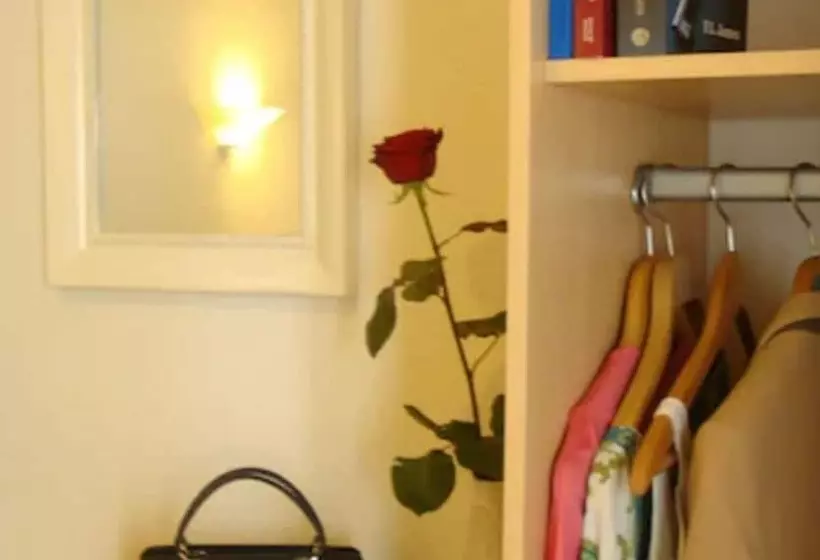 בית מלון כפרי Little Palace