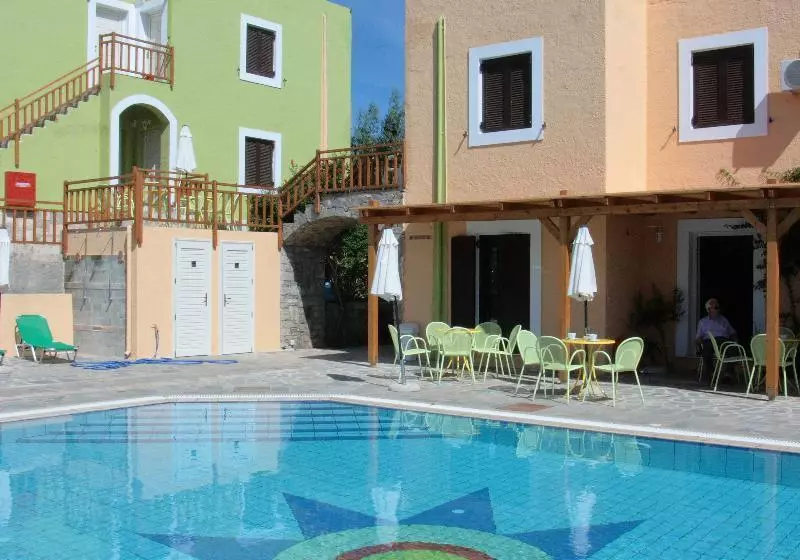 ホテル Perla Apartments