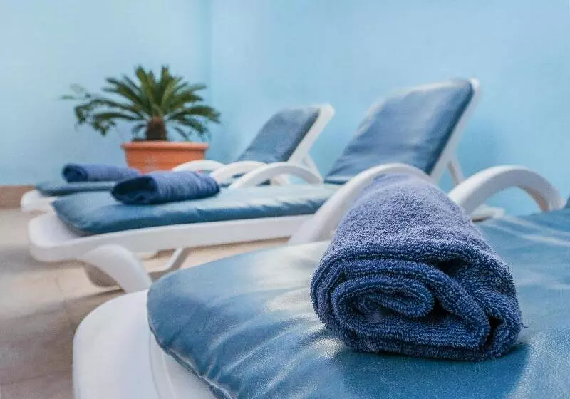 هتل Qawra Point Holiday Complex