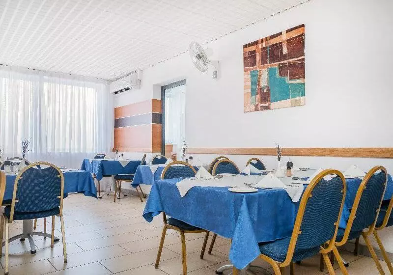 هتل Qawra Point Holiday Complex