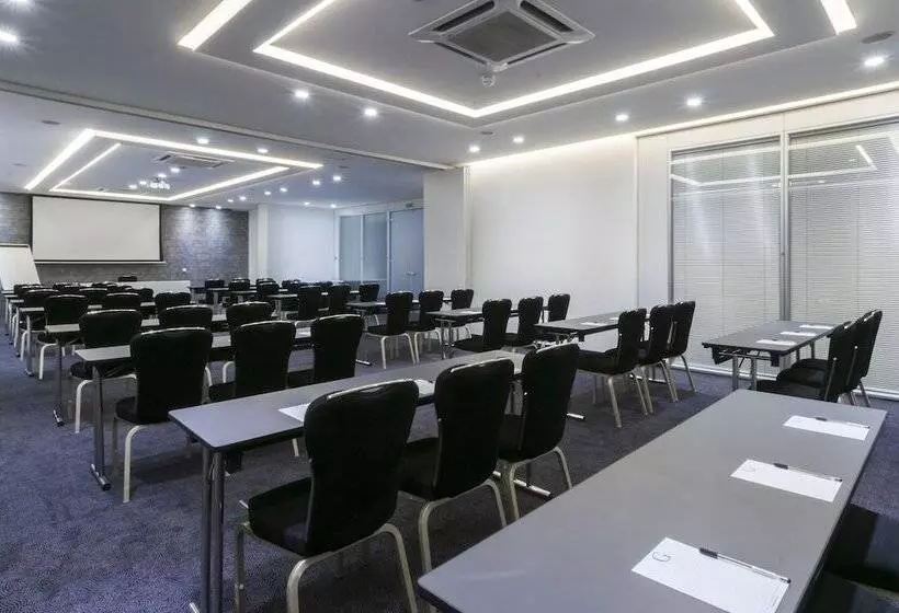 هتل The George Urban Boutique