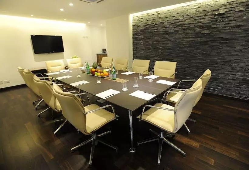 هتل The George Urban Boutique