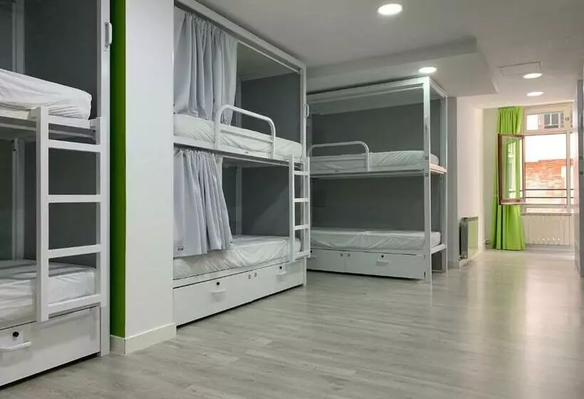 Отель Alberguinn Youth Hostel