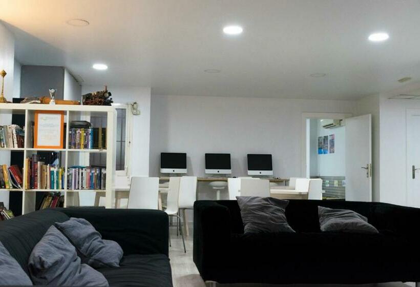 هتل Alberguinn Youth Hostel