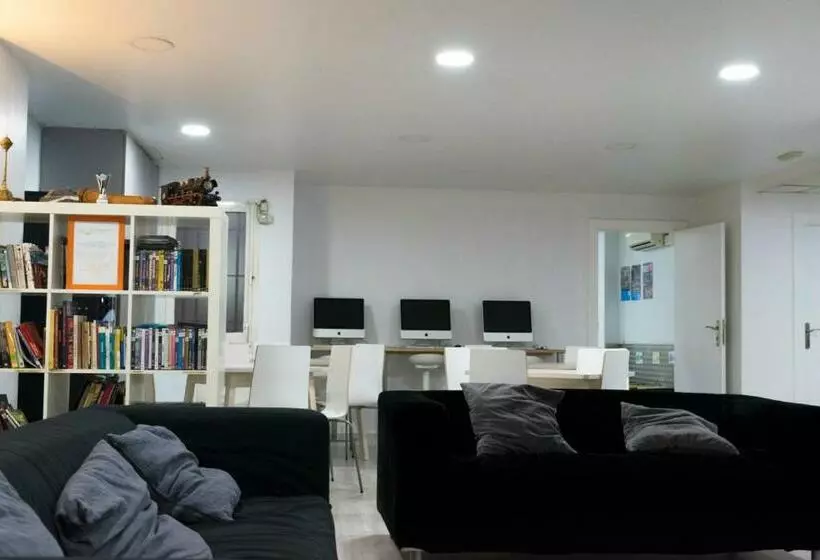 Отель Alberguinn Youth Hostel