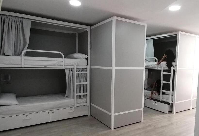 هتل Alberguinn Youth Hostel