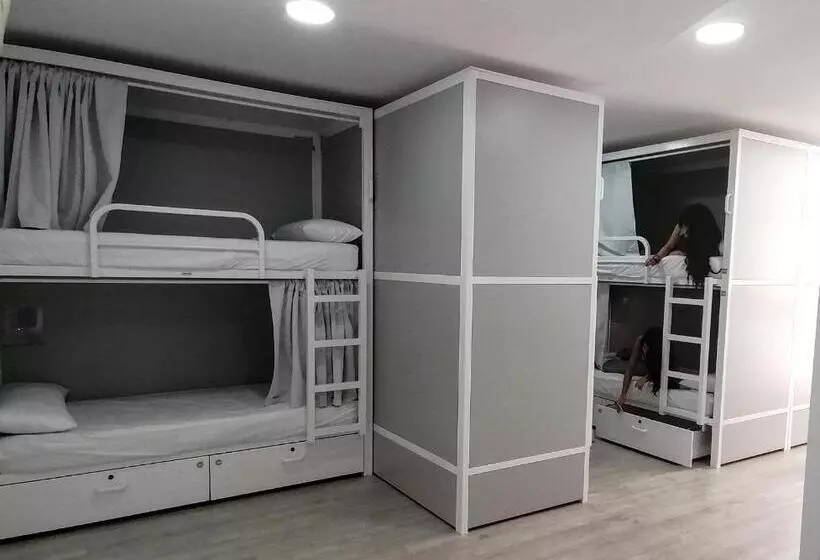 Отель Alberguinn Youth Hostel