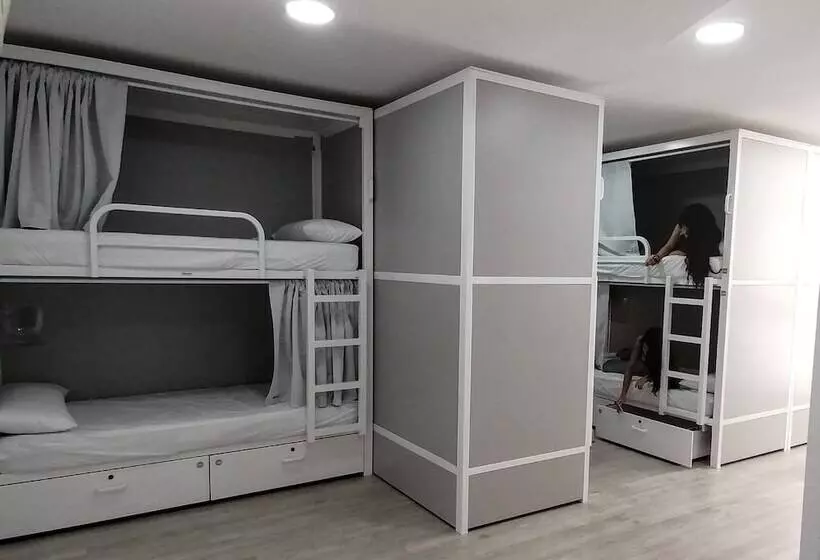 Отель Alberguinn Youth Hostel