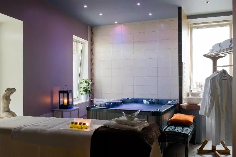 ホテル Frédéric Carrion Hôtel Et Spa