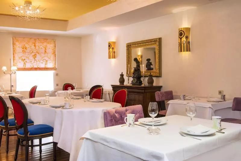 ホテル Frédéric Carrion Hôtel Et Spa