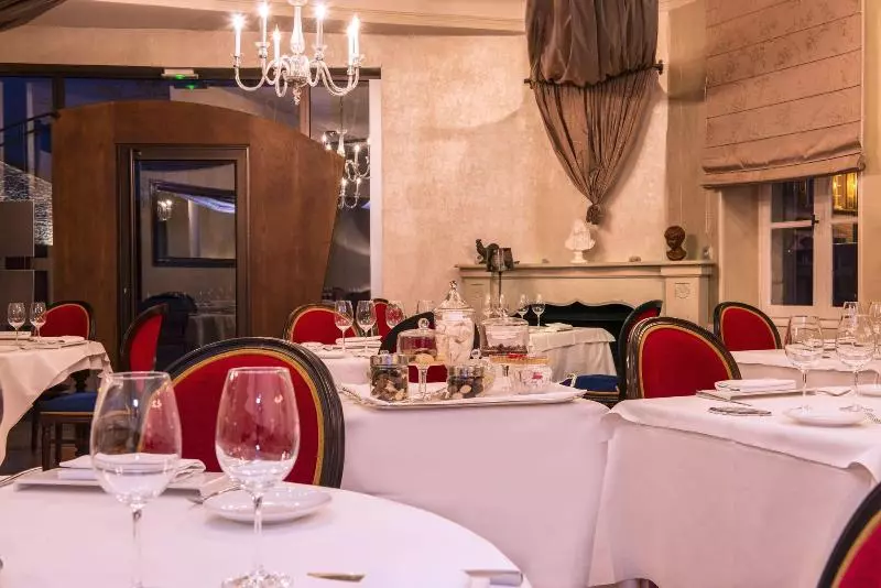 ホテル Frédéric Carrion Hôtel Et Spa