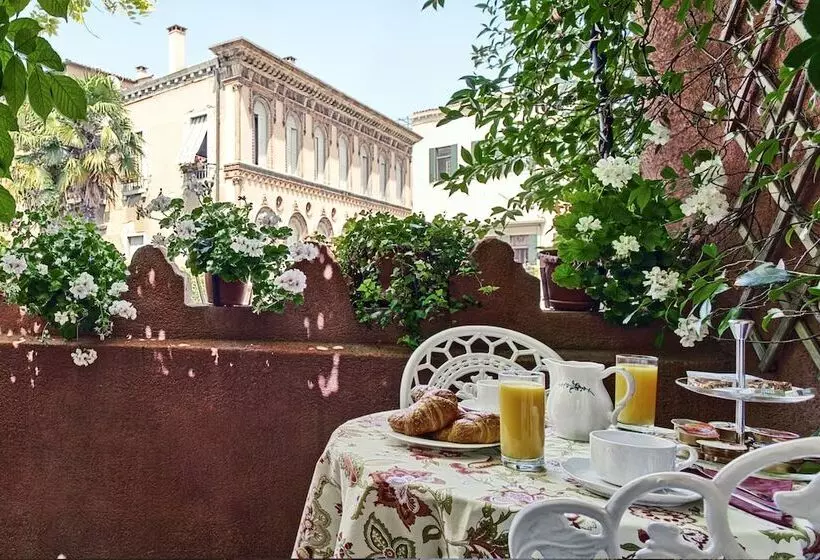 هتل Locanda Fiorita