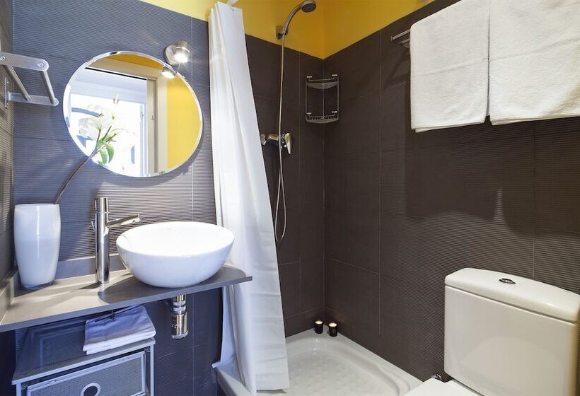 Inside Barcelona Apartments Sants