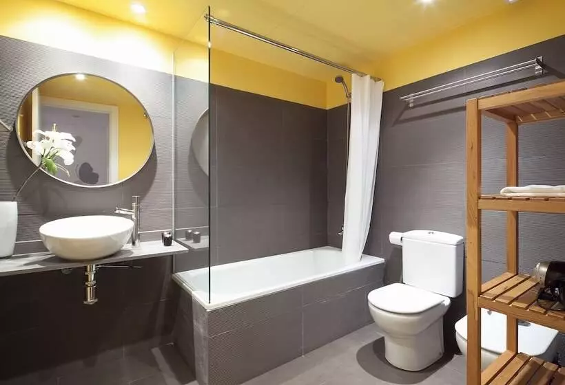 Inside Barcelona Apartments Sants