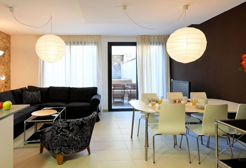 Inside Barcelona Apartments Sants