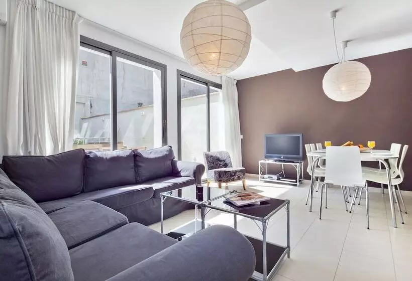 Inside Barcelona Apartments Sants