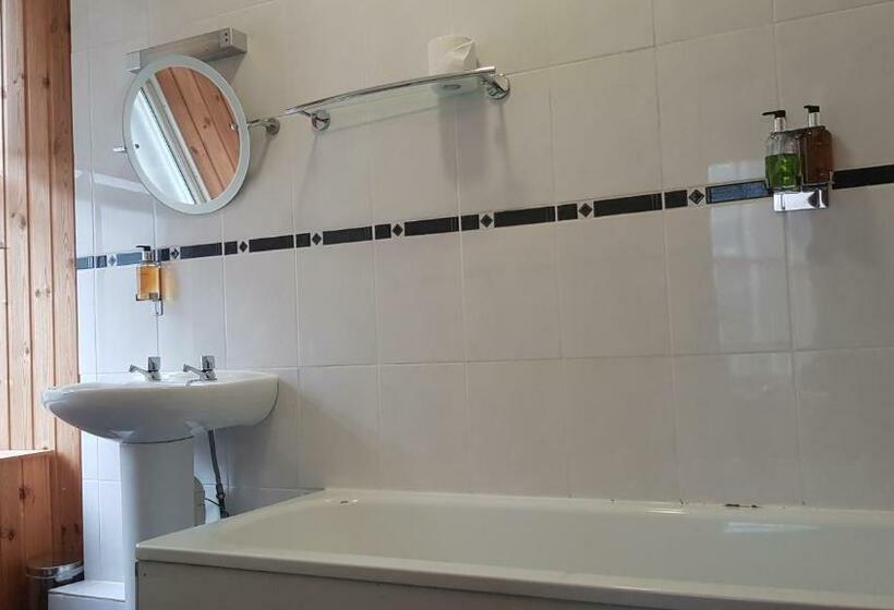 בית מלון כפרי Aberdeen House