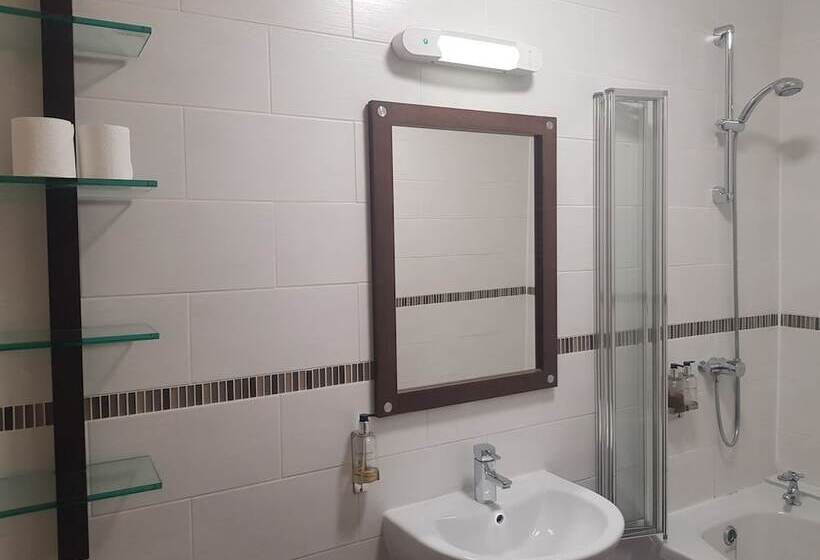 בית מלון כפרי Aberdeen House