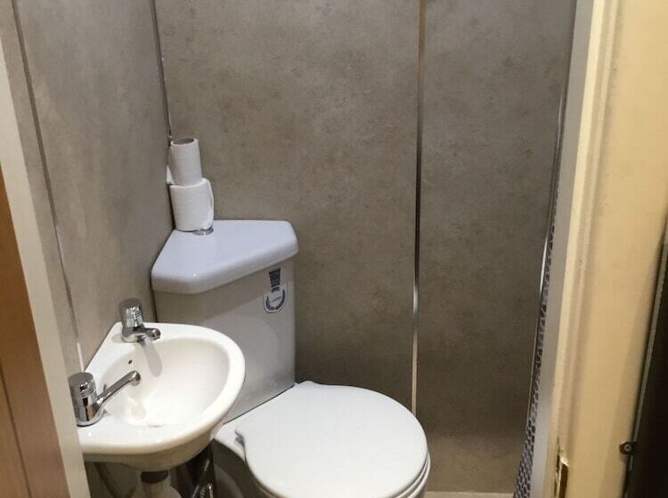 בית מלון כפרי Aberdeen House