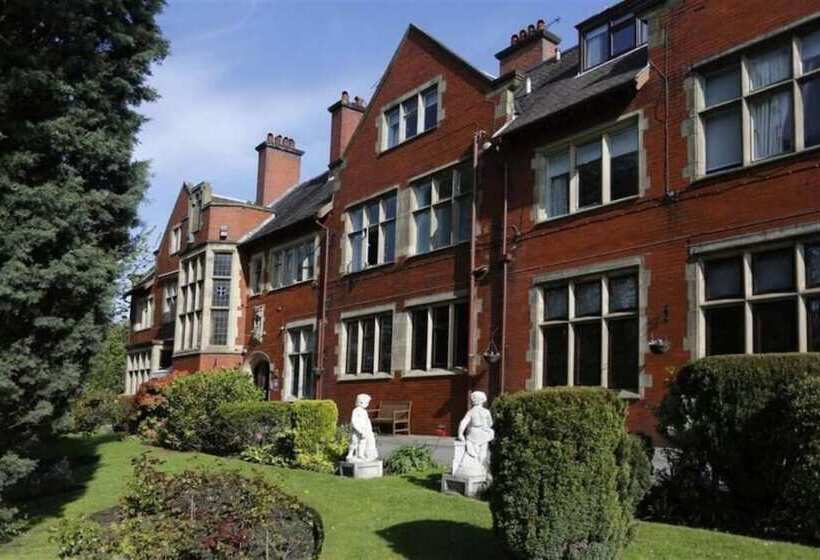 Отель Broadfield Park