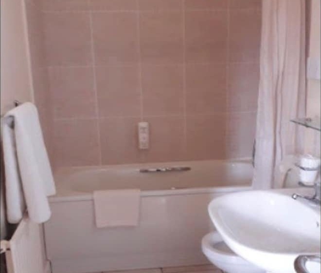 Отель Broadfield Park