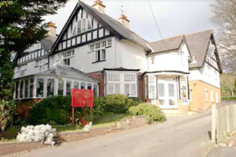 فندق Clifton Lodge