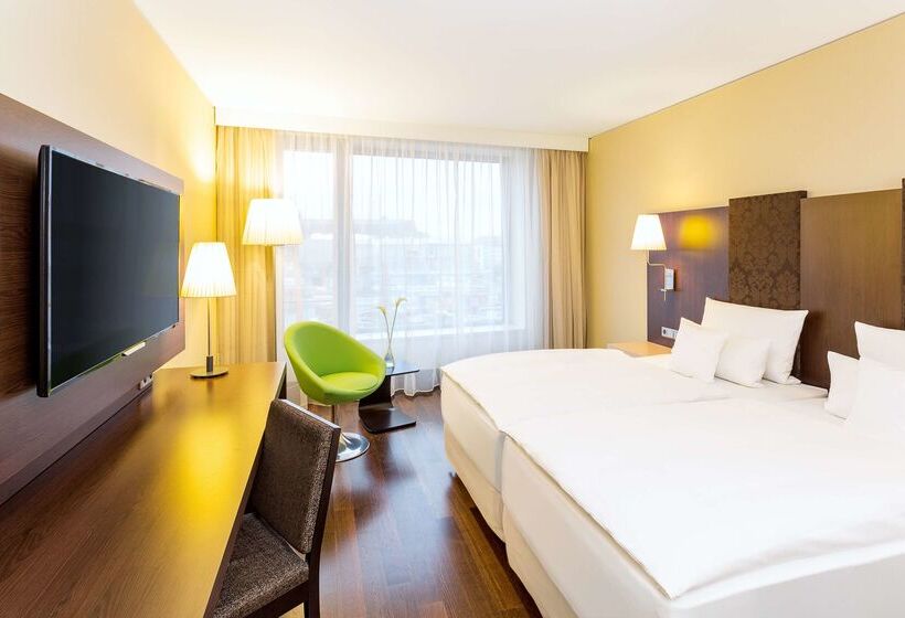 هتل NH Collection Dresden Altmarkt