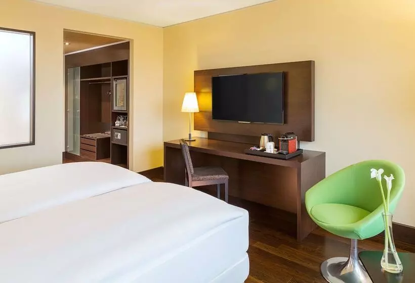 هتل NH Collection Dresden Altmarkt