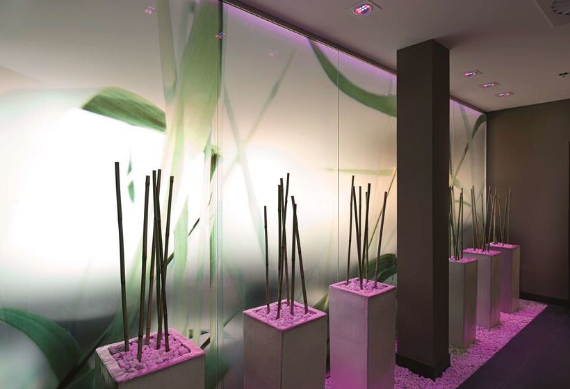 هتل NH Collection Dresden Altmarkt